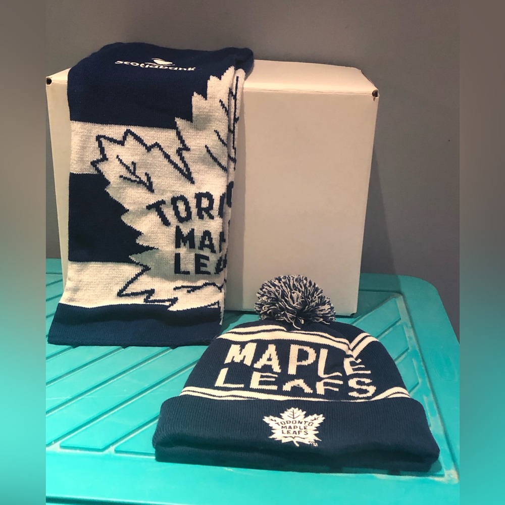 Toronto Maple Leafs Scarf and Hat Set